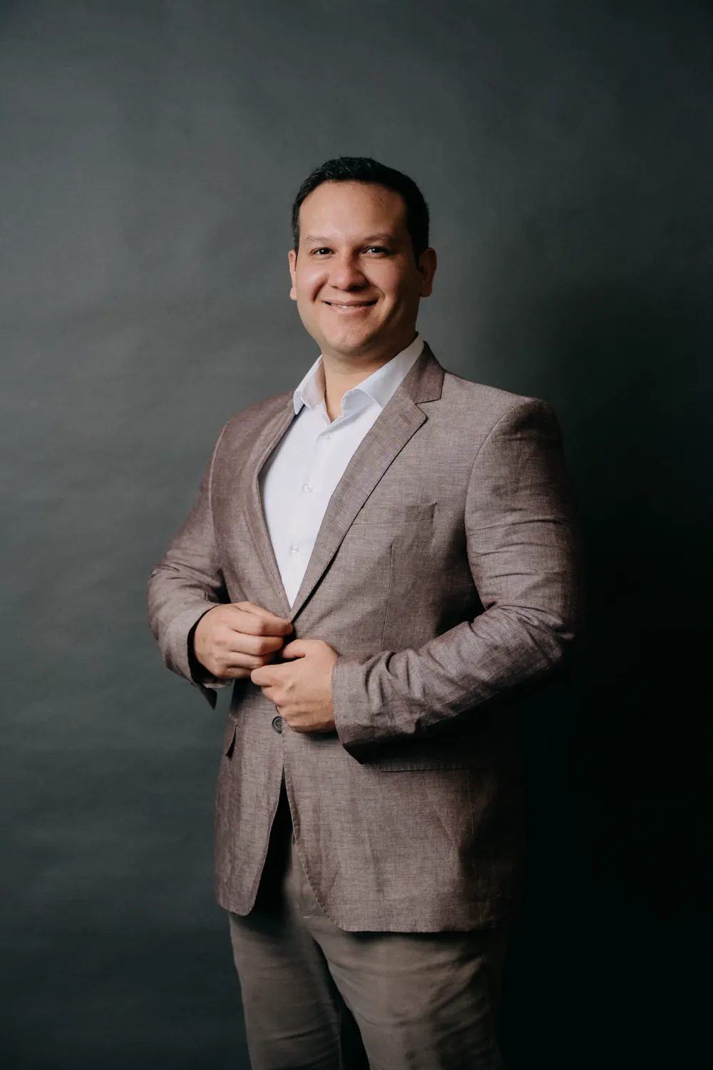 Dr. Gustavo Bezerra, médico coloproctologista